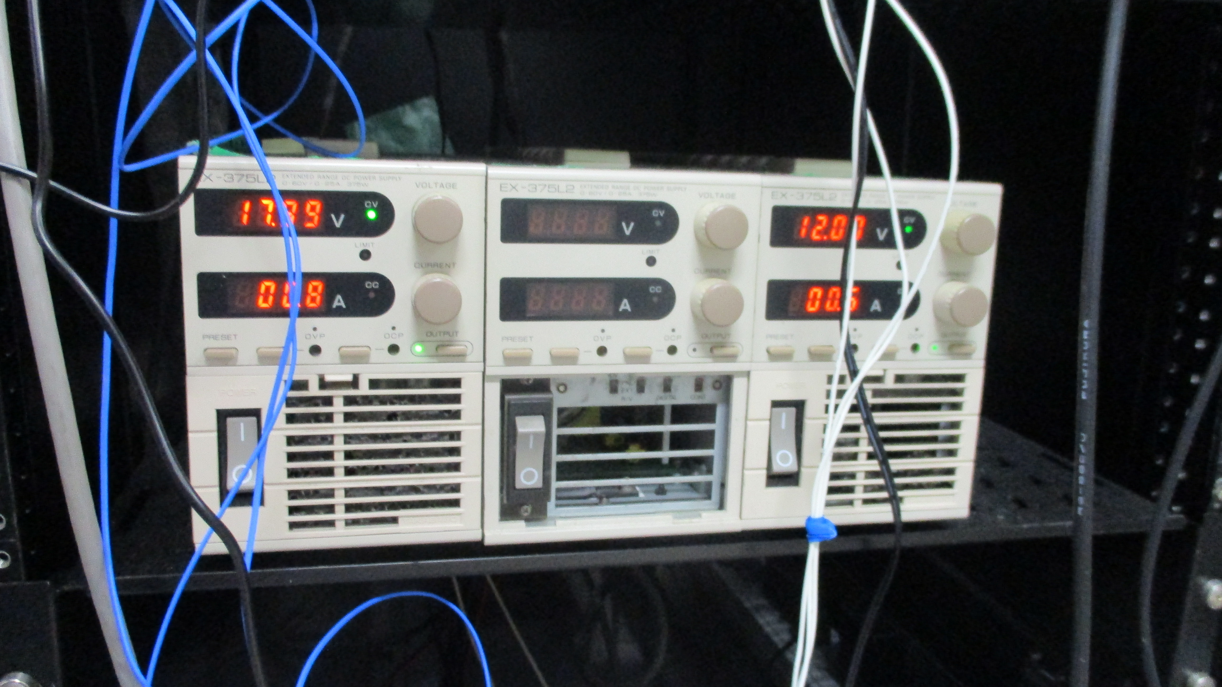 ../../_images/Helmholtz_power_supplies.png